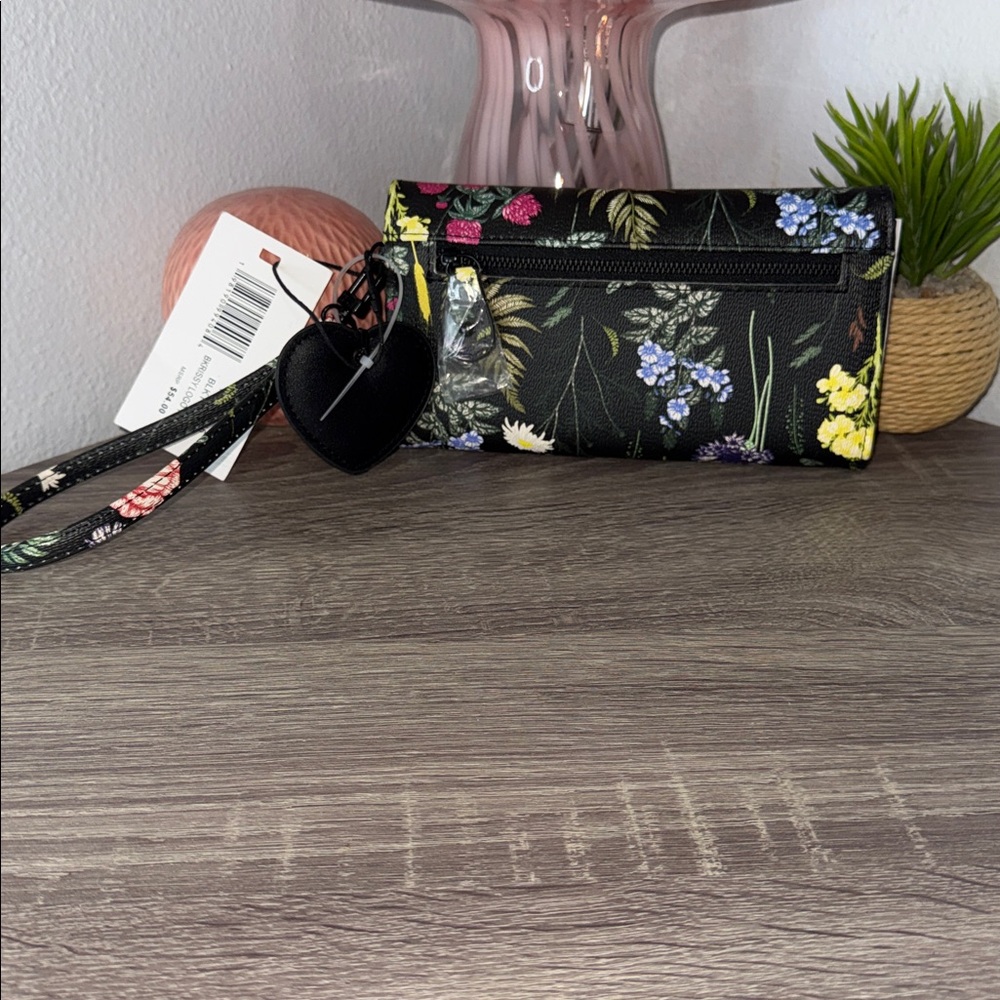 Steve Madden Bkrissy Black Floral Trifold Wristlet - Picture 3 of 14